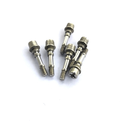 Multistroke Cold Headed Fastener M4x20 ไม่ได้มาตรฐาน Zincplating
