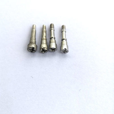 Multistroke Cold Headed Fastener M4x20 ไม่ได้มาตรฐาน Zincplating